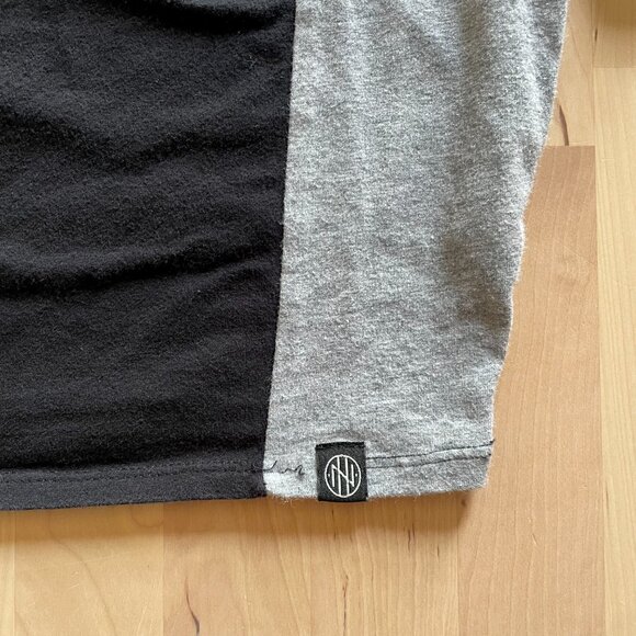 Ninth Hall Zumiez Women's Black & Gray Cropped Shirt with Mock Neck size Small - Picture 3 of 6